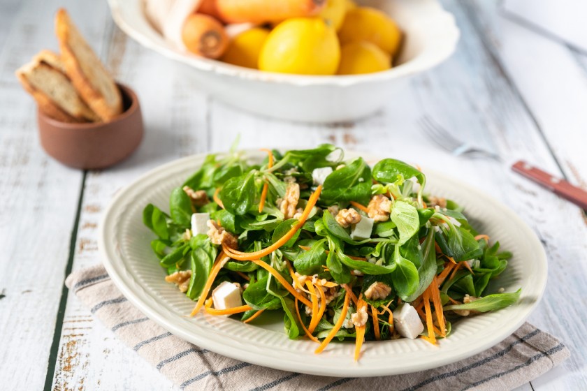 Salad with Baby Valeriana Leaves with pligouri, walnuts and cream cheese