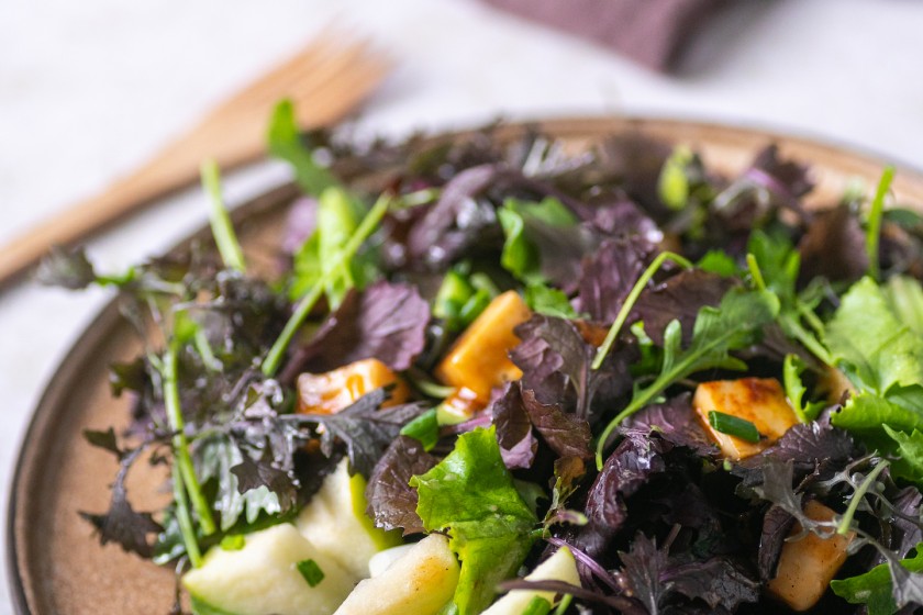 Piperati salad with white vegetable cheese and green apple