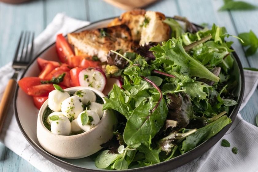 Italiki salad with mozzarella, tomato and basil