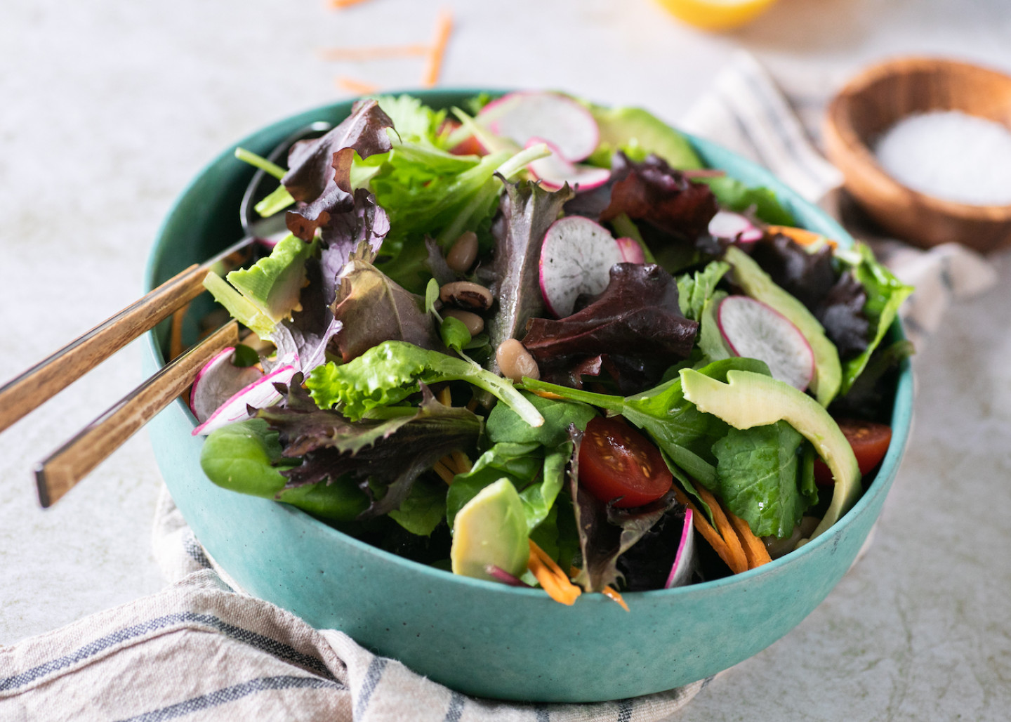 Super Mix salad with black beans and avocado