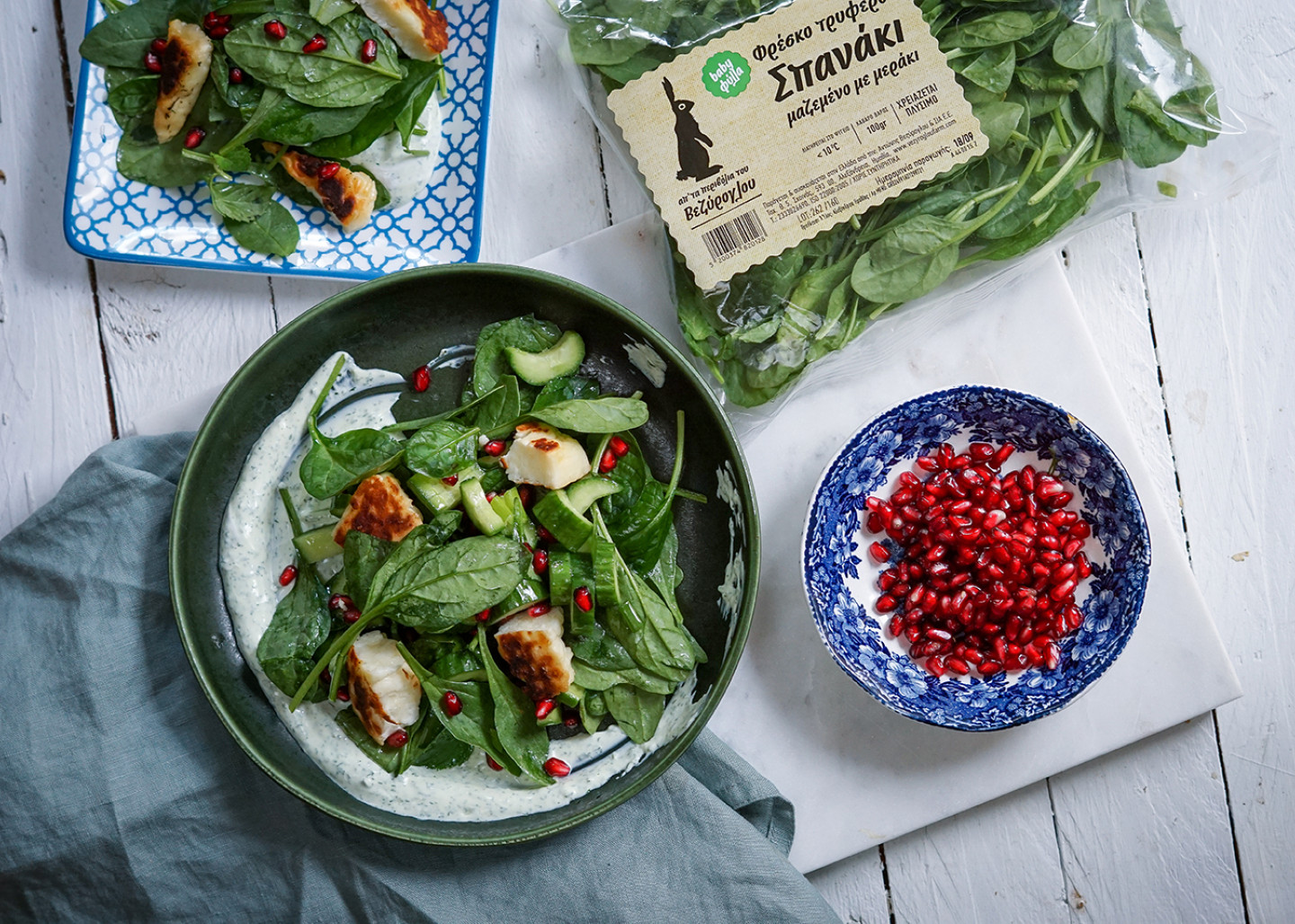 Salad with baby spinach leaves, halloumi cheese and pomegranate seeds